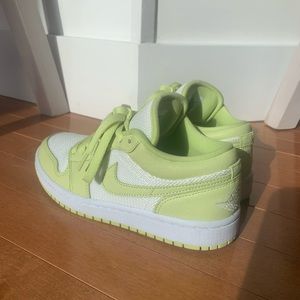 Wmns Air Jordan 1 Low “Limelight”